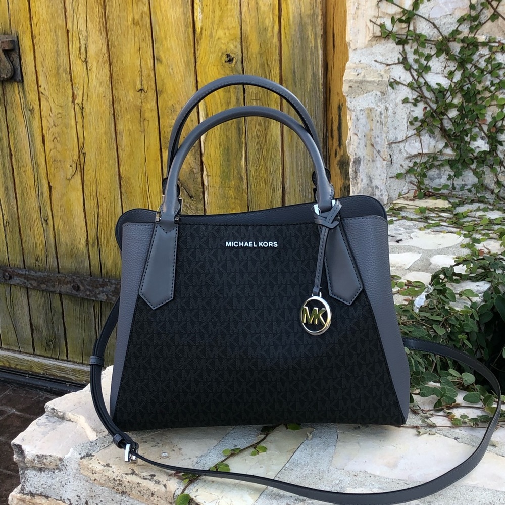 NWT Michael Kors LG Kimberly Signature tote - Picture 8 of 8